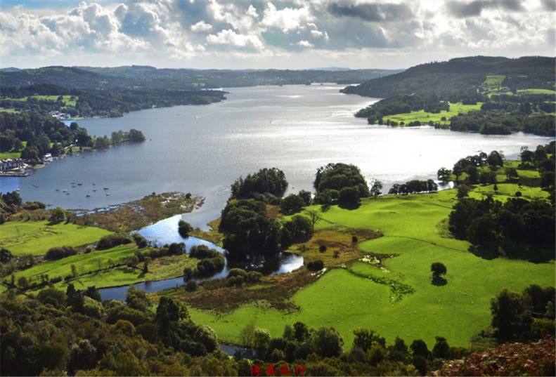 lake-windermere-in-summer_